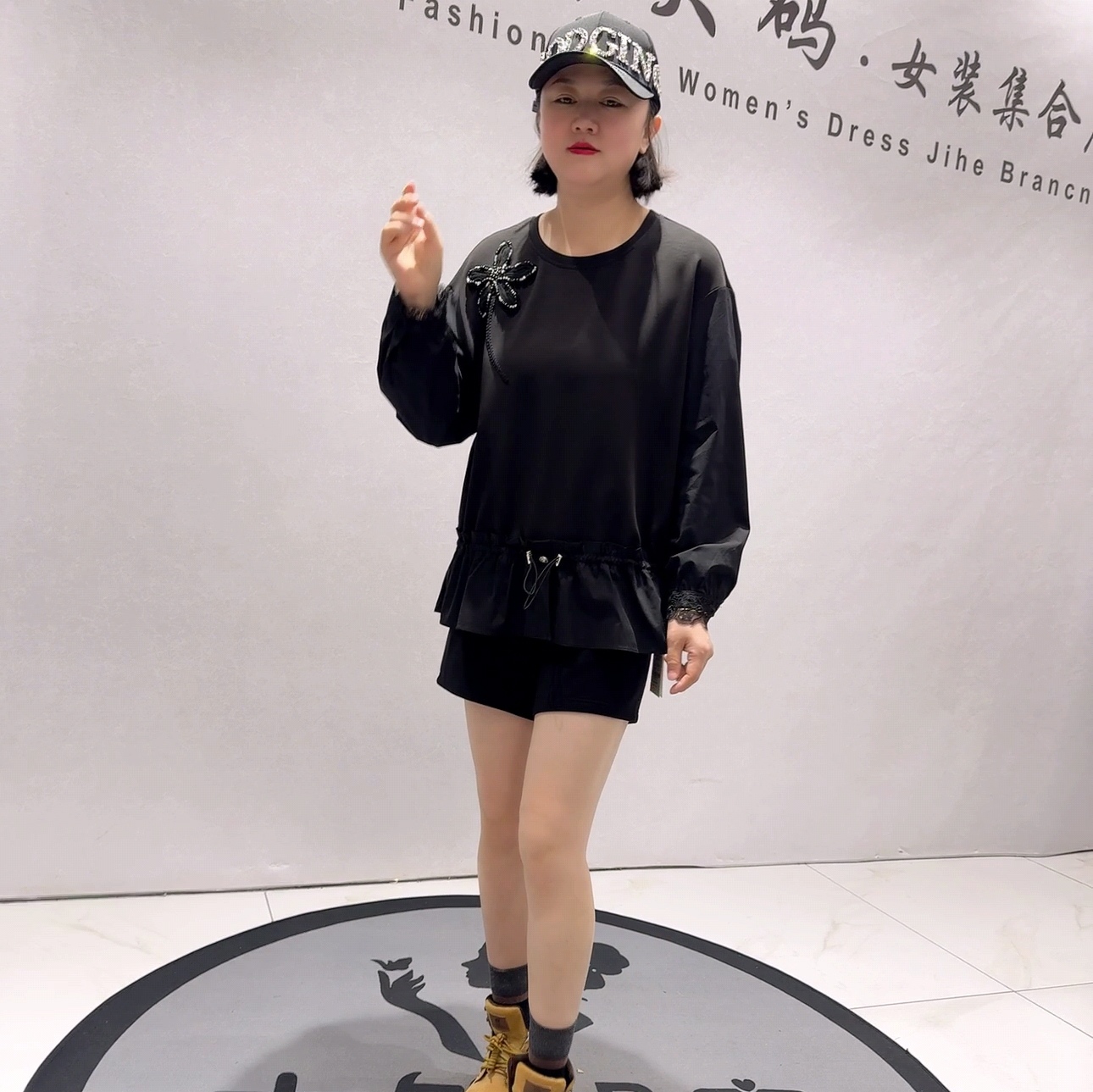 1318女权贵族春款新品潮牌罗密欧竖条面料拼接衬衫半落肩减龄衫