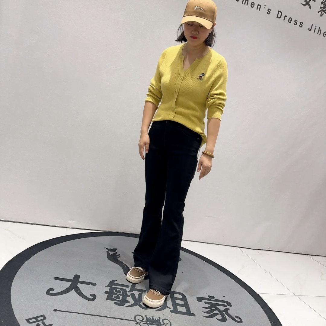 8831柏菲蒂新品时尚百搭显瘦窄版植绒微喇裤牛仔裤加大码女裤