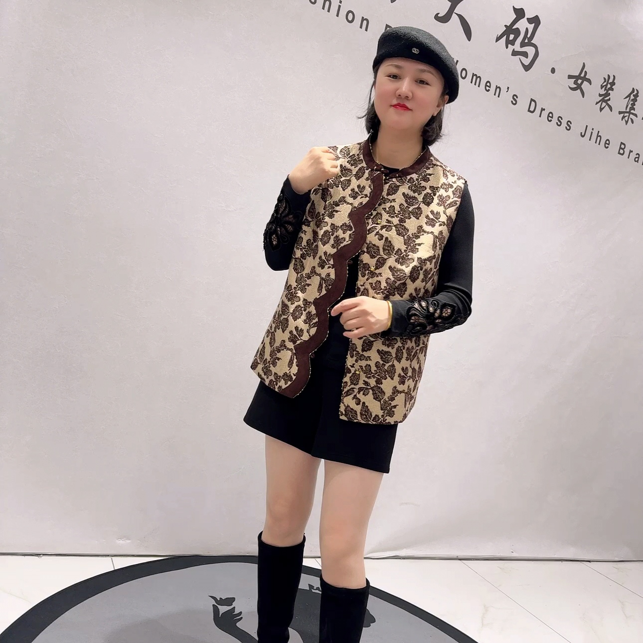 5461芮娜依莲春款新品时尚百搭高级感女人味洋气马甲加大码女装