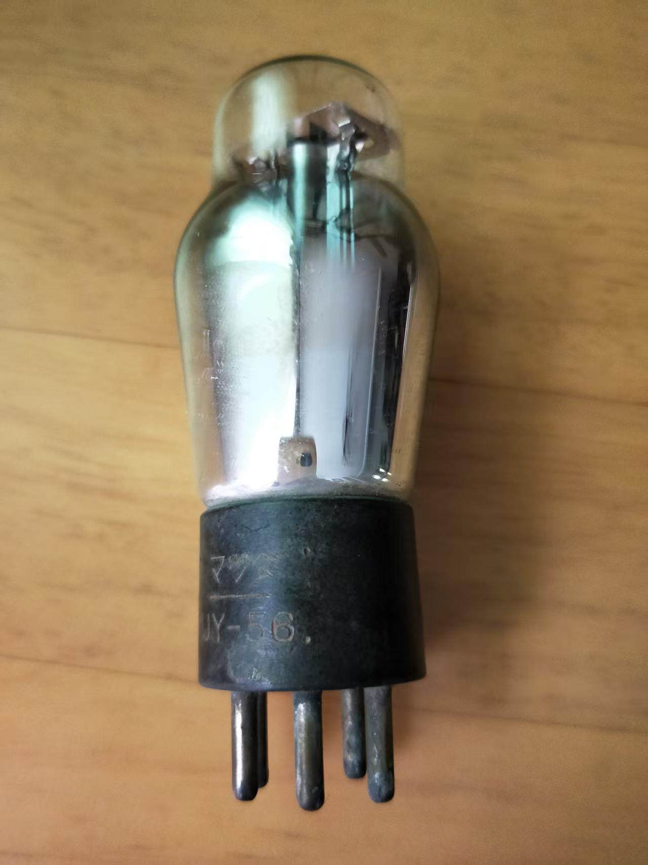 老收音机拆下日本产UY-56电子管