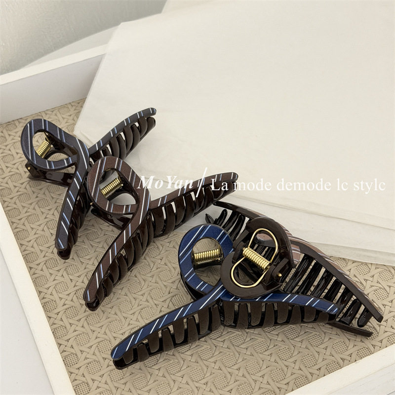 韩版时尚斜纹交叉抓夹高级感PC大号发夹复古百搭鲨鱼夹子气质发抓