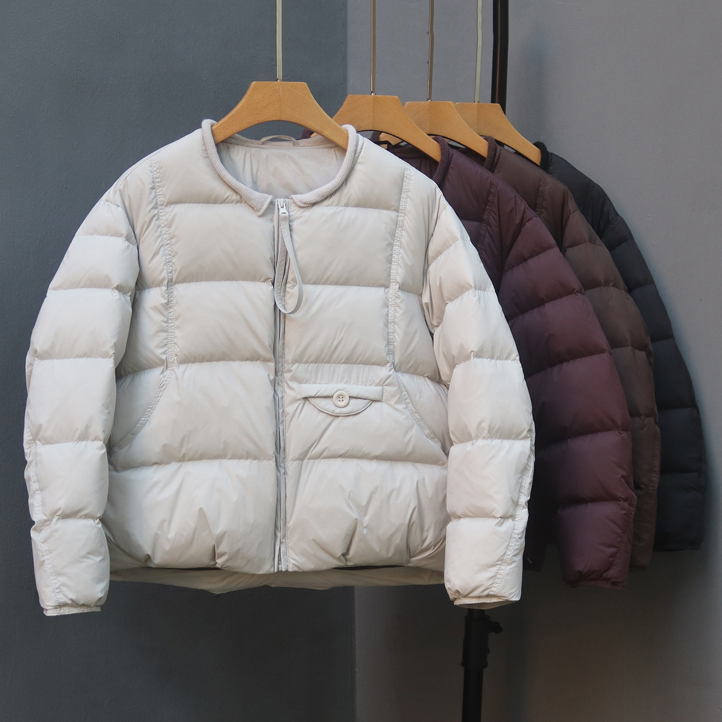 短款简约羽绒服女圆领宽松外套潮