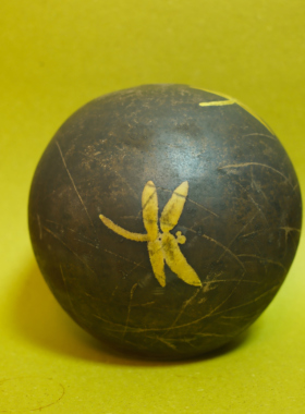 孤品中古日本制九谷烧职人手造黄色蜻蜓纹磨砂褐釉球形花器