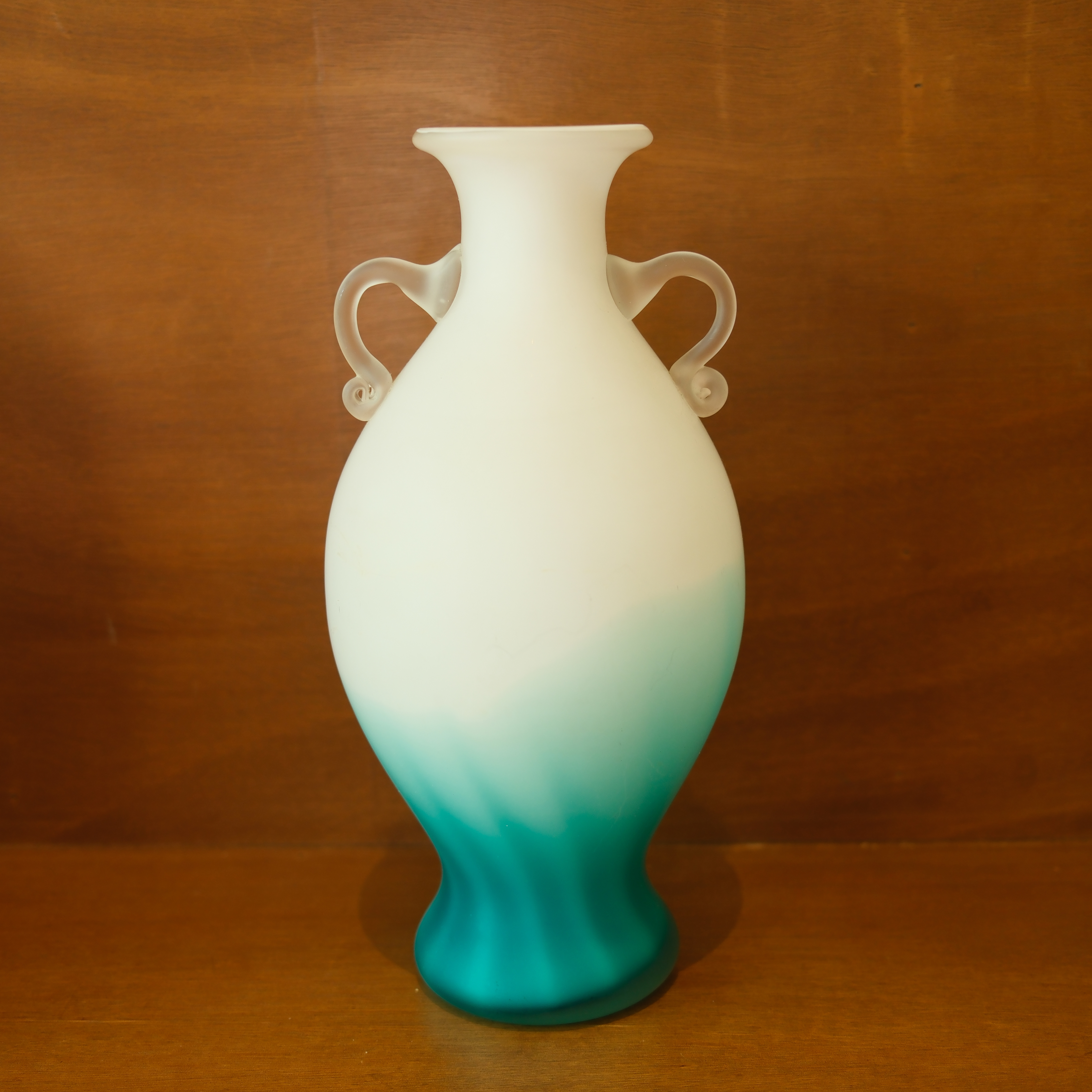 孤品中古日本昭和时期Kamei Glass手造磨砂白渐变蓝双耳琉璃花瓶