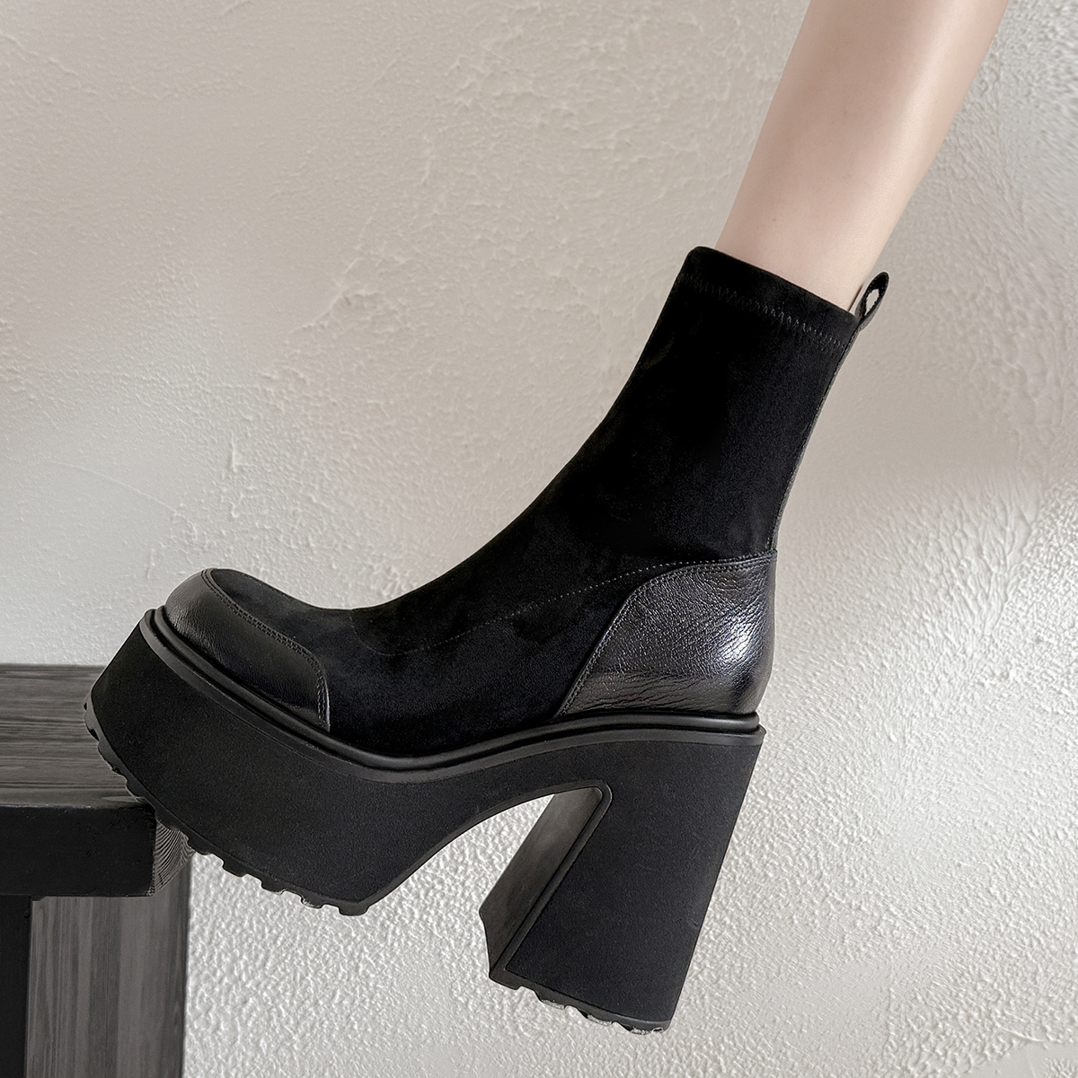 古菲斯奇女鞋超高跟短筒靴子瘦腿