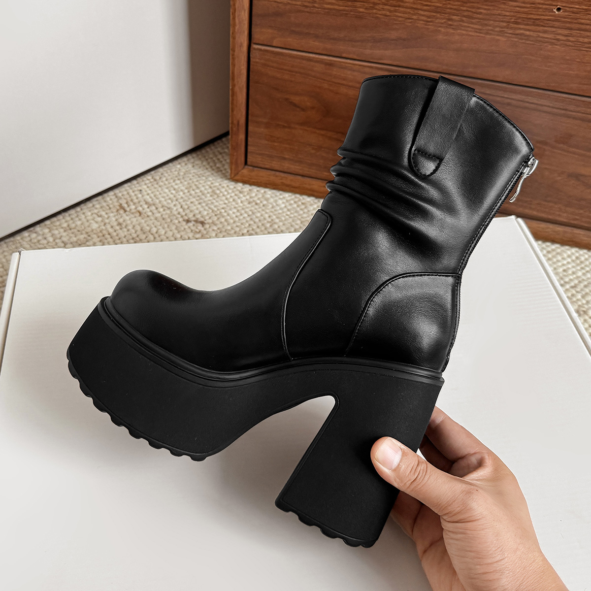 古菲斯奇女鞋粗高跟短筒靴子真皮