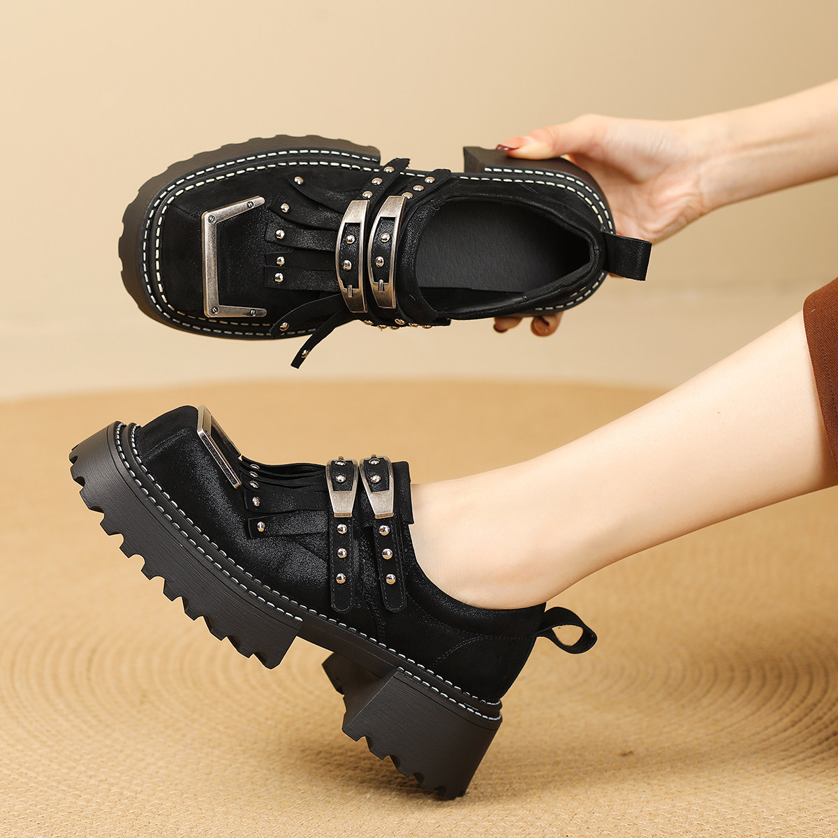 新款全真皮女鞋粗跟方头休闲鞋金属柳钉单鞋机车风低帮四季鞋厚底,女鞋,深口单鞋,淘宝优惠券,粉丝福利购,淘宝优惠卷