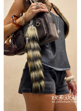 英国代购正品08.19 名品UO 女包新款 时尚仿真狐狸尾巴包挂