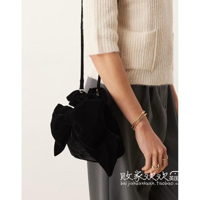 英国代购正品11.12 2025潮流导向 女包新款 蝴蝶结绒面设计单肩包