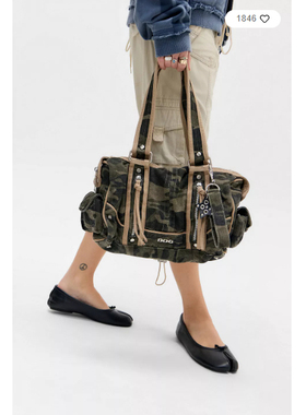 英国代购正品01.14 名品UO 女装新款 设计花纹复古风百搭单肩包