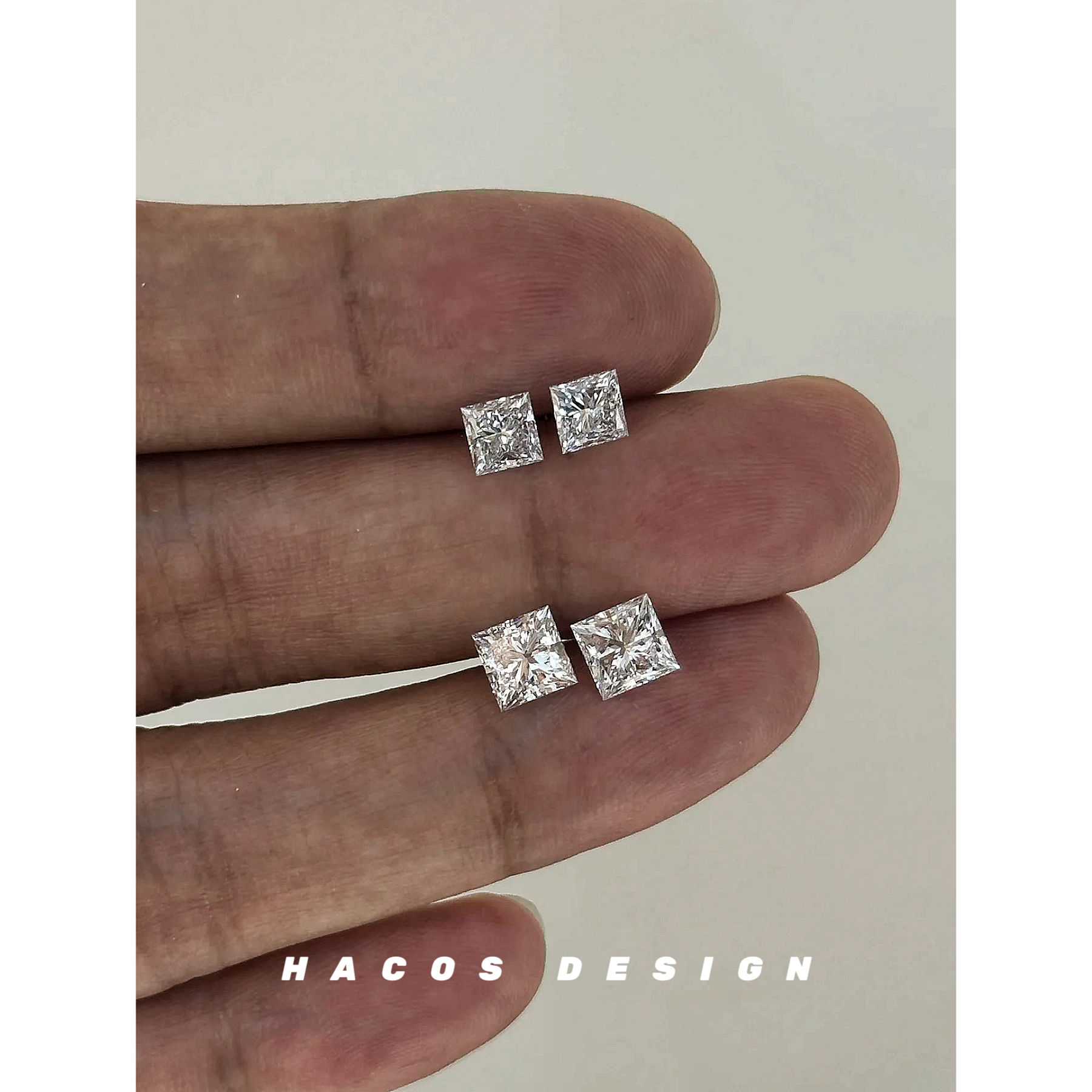 HACOS新款白色蓝宝石公主切方糖耳钉小冰块钛合金耳钉超爆闪男女