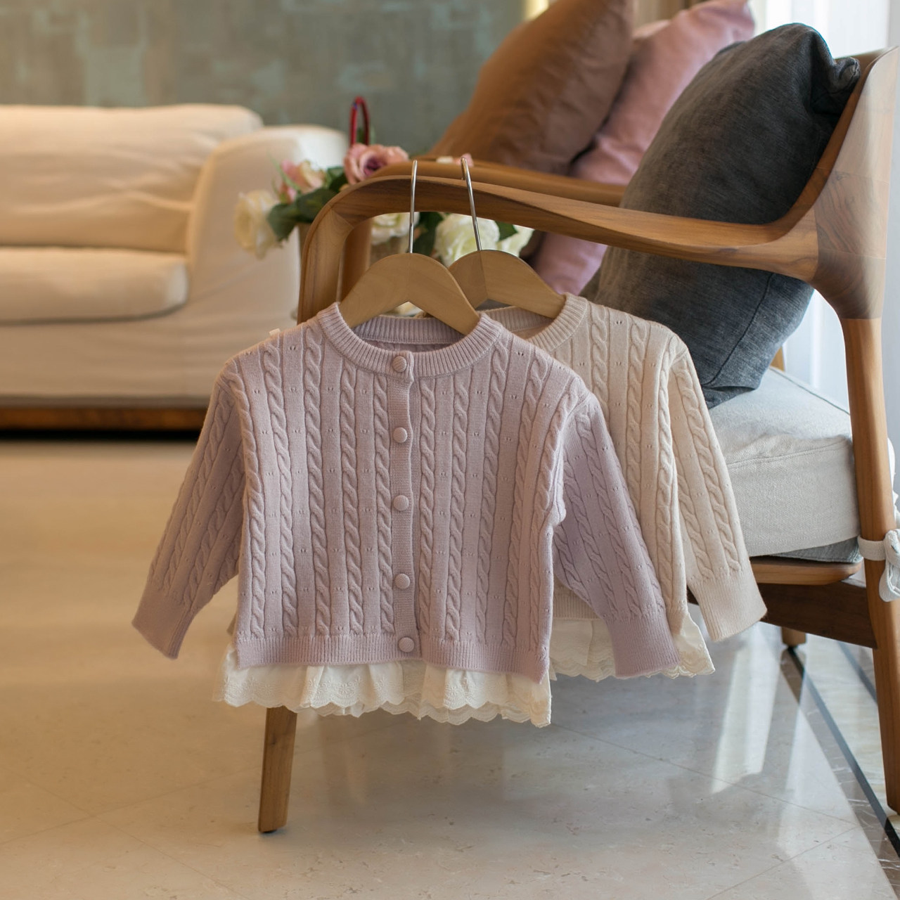 2025秋季新款纯色小麻花纯色毛衣开衫女童