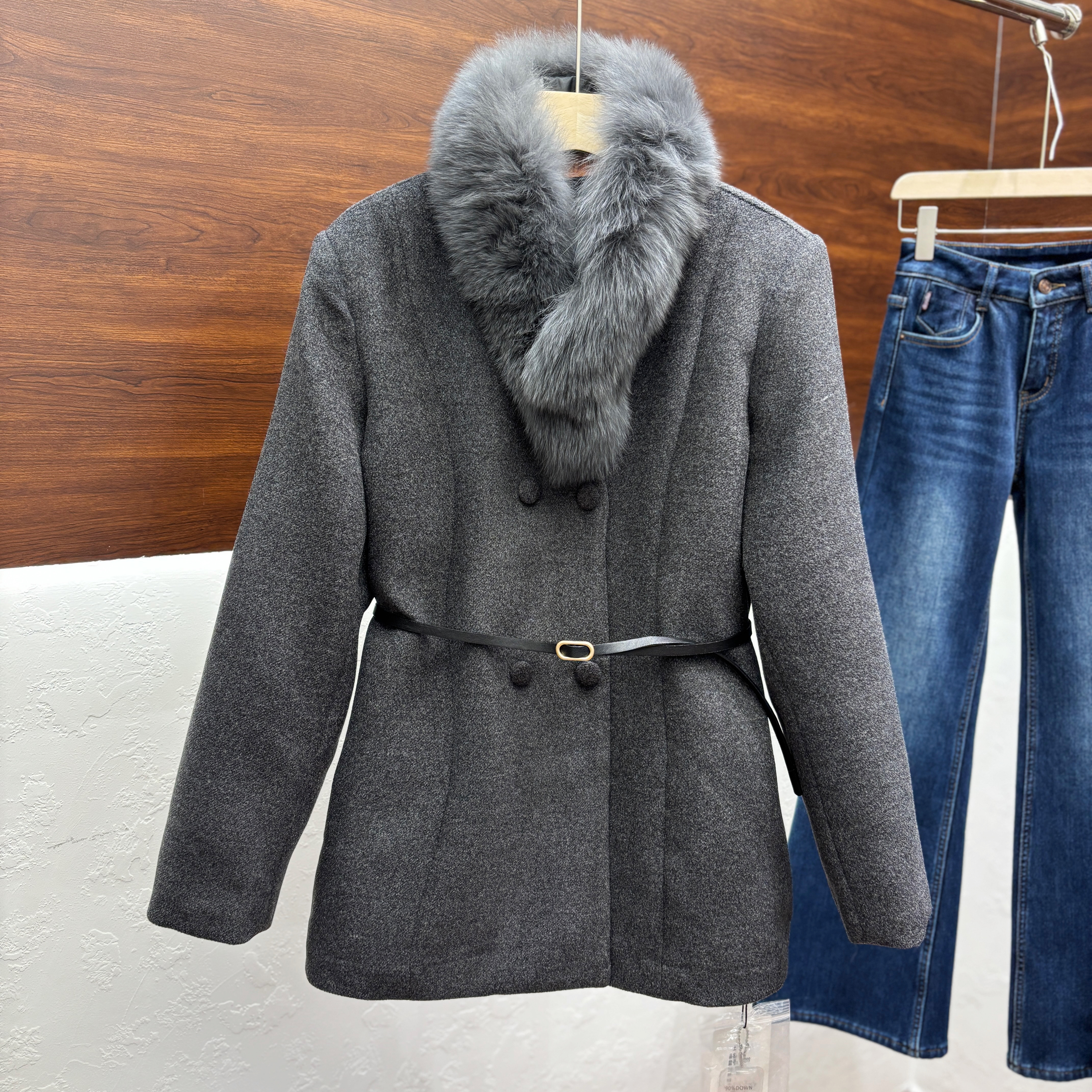 2025冬新款可拆卸狐狸毛领双排扣白鸭绒羽绒内胆毛呢外套女土7299