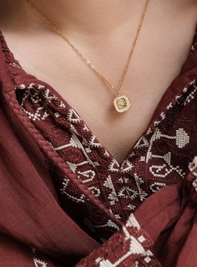 GGW 闺蜜款小众方形镶锆玫瑰钛钢项链日系精致锁骨链秀气简约短链