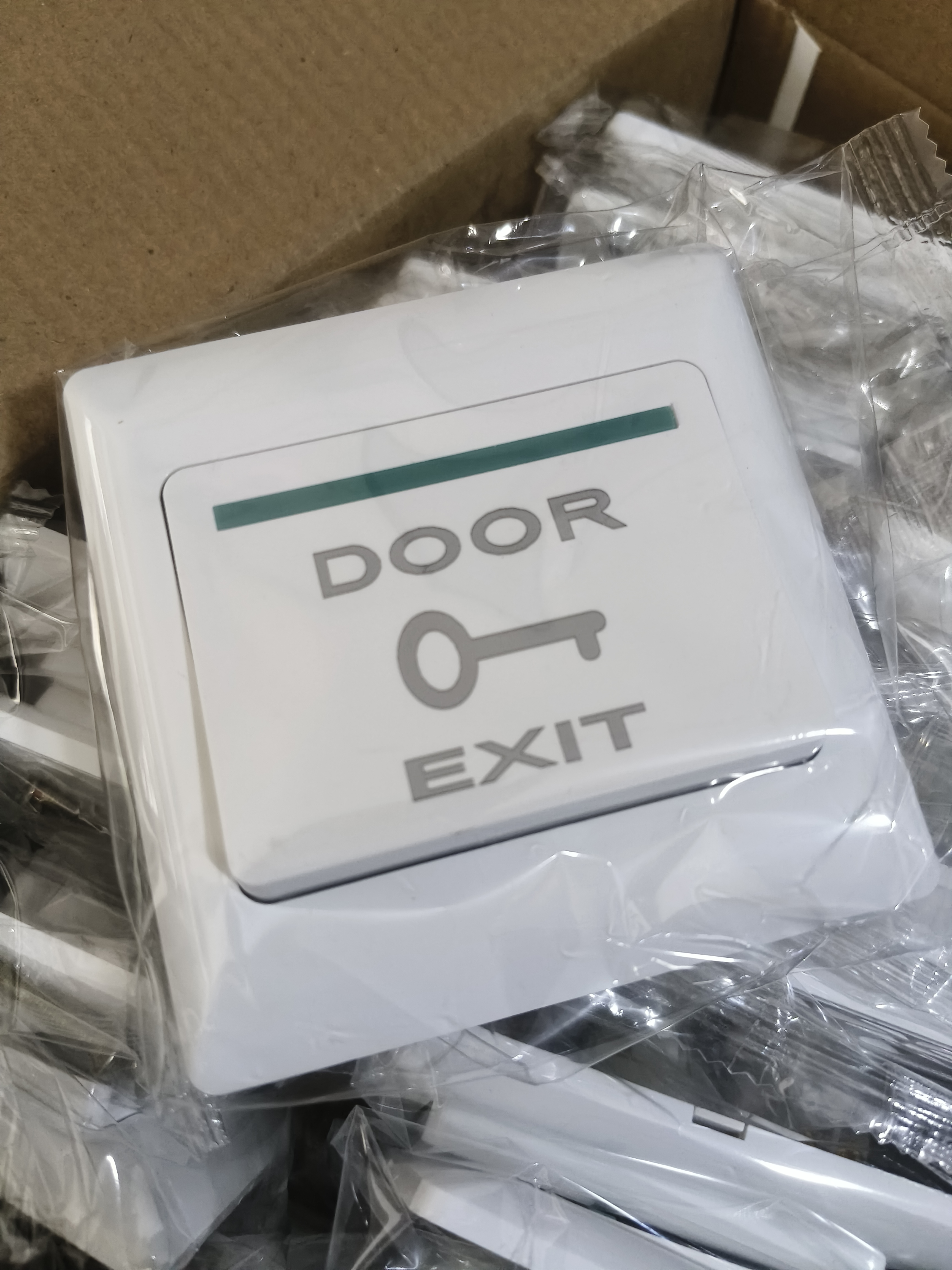 门铃门禁开门按钮86型玻璃感应门出门开关回弹点动按钮方便明装