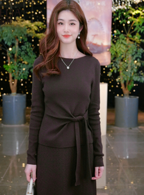 歌莉娅春季新品天丝绑带毛针织上衣+勾花直筒半裙1F1LAA0T0