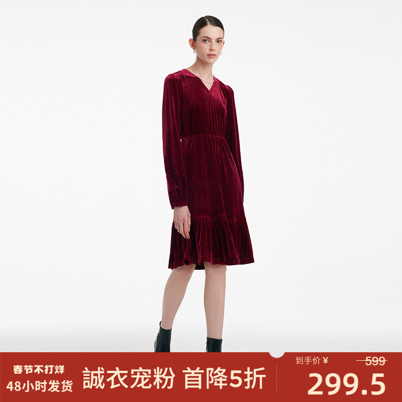 歌莉娅长袖连衣裙女秋冬新款高级感小个子丝绒V领气质通勤小红裙