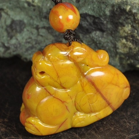 精品毛衣链项链天然北票战国红缟玛瑙貔貅手雕吊坠挂件男女鸡油黄
