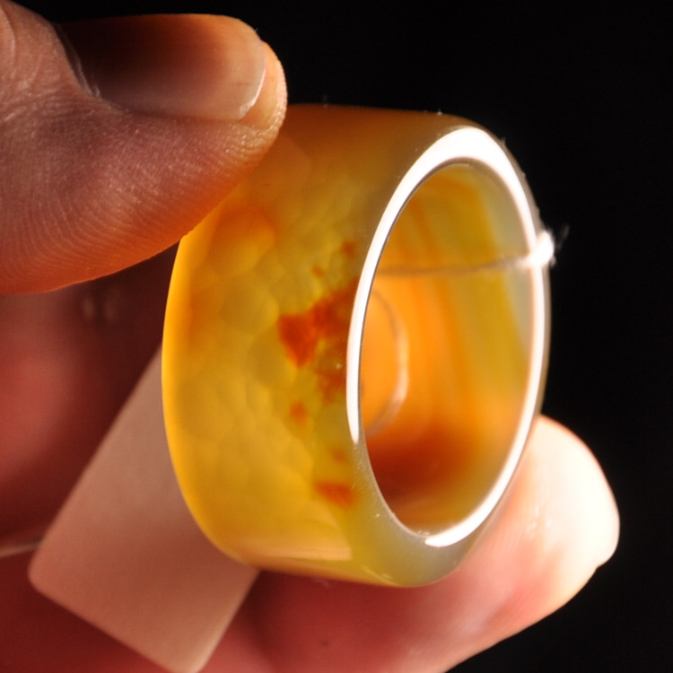 精品未优化天然红黄缠丝缟玛瑙扳指戒指3AMF1把玩 内径2.58cm男女