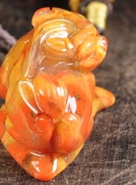 项链鸡油黄北票战国红吊坠