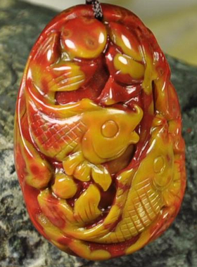 俏色宣化缟玛瑙鲤鱼毛衣链吊坠