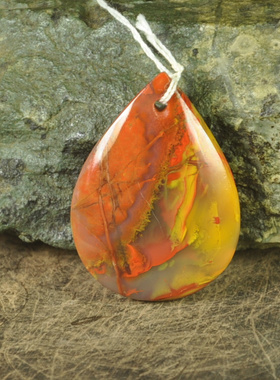 挂件水滴吊坠红缟玛瑙北票战国红