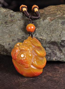 俏色手工雕件天然战国红玛瑙吊坠