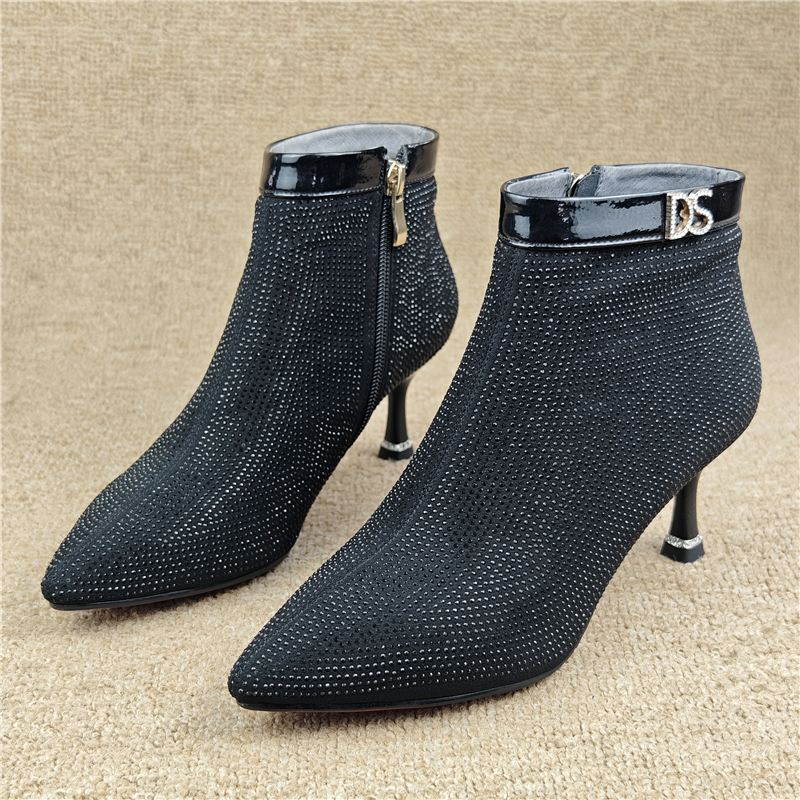 尖头单里侧拉链高跟时装女短靴