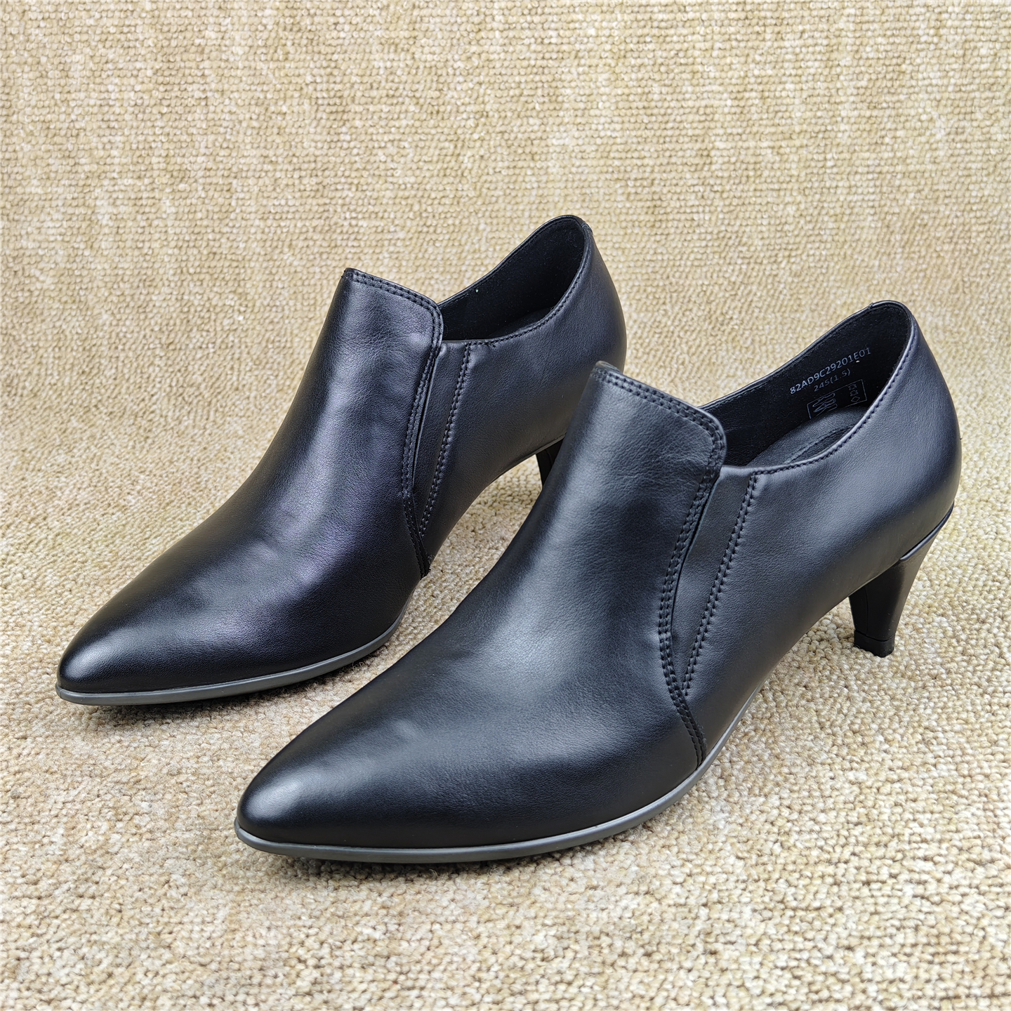 头层牛皮尖头细跟撤柜断码女单鞋