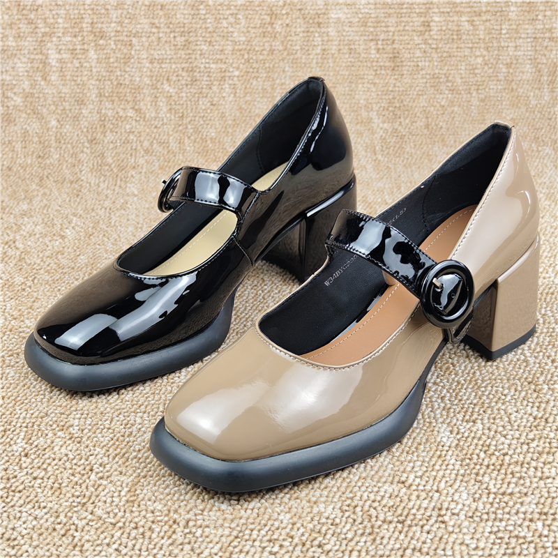 圆头浅口粗跟时装单鞋