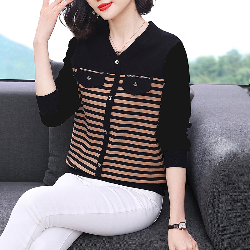 显瘦V领妈妈中老年条纹长袖t恤女
