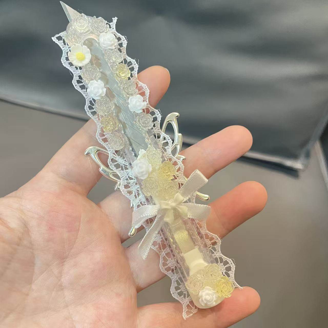 新手作学生版美工刀ins风开箱拍拆箱快递开满山茶花手作刀高颜值图片