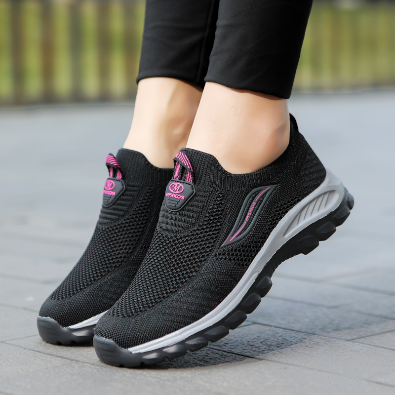 秋季女鞋轻便软底防滑跑步鞋