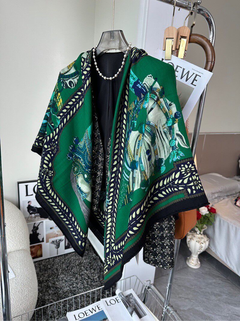 复古墨绿色系！轻奢丝毛围巾女冬季马元素真丝羊毛大方巾披肩围脖