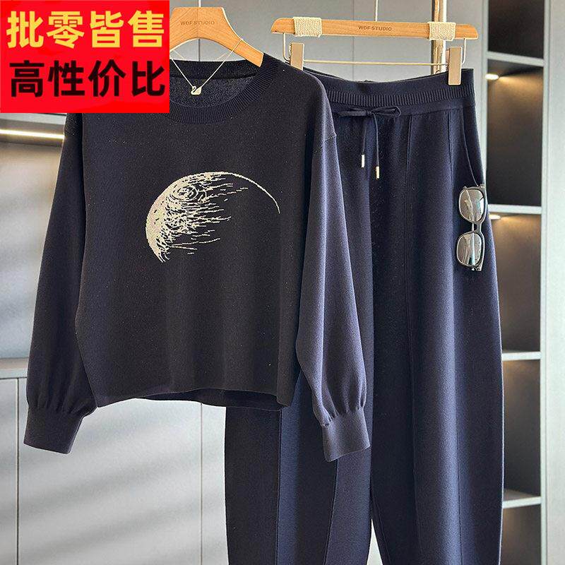 时尚洋派冰丝妈妈装套装女圆领春装新款气质百搭中老年针织两件套