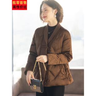 年轻妈妈羽绒服洋气时尚冬装外套2025新款加厚保暖上衣服中老年女