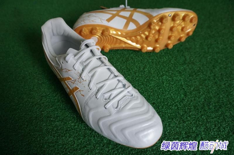 亚瑟士袋鼠皮低帮人造草地足球鞋