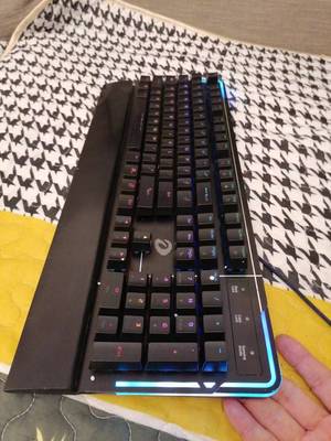 达尔优CK550miyRGB机械键盘网吧游戏电脑有线手托插拔轴青轴防水