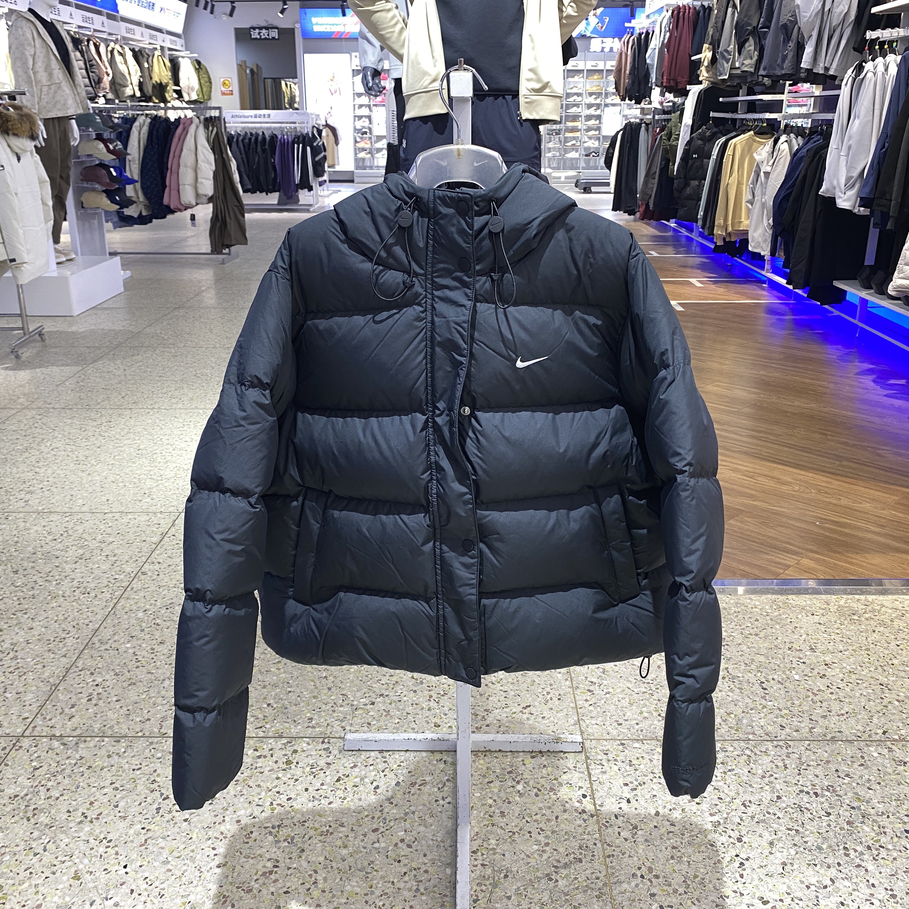 耐克女冬季新款运动休闲羽绒服