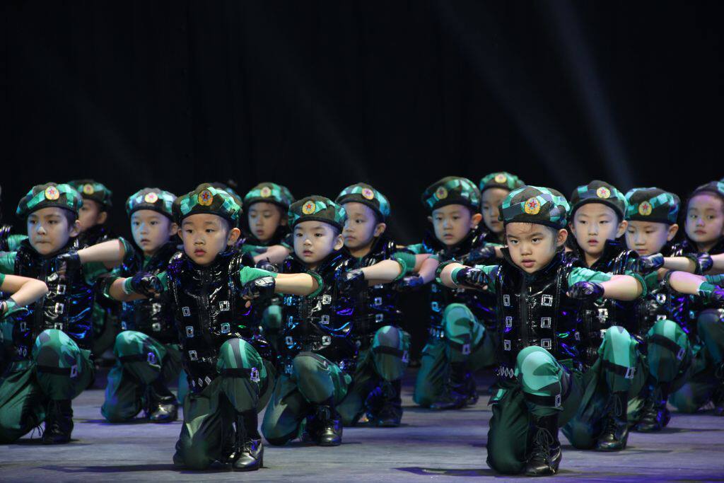 六一幼儿园儿童男女兵娃娃表演服装舞蹈绿色迷彩服小荷风采军旅