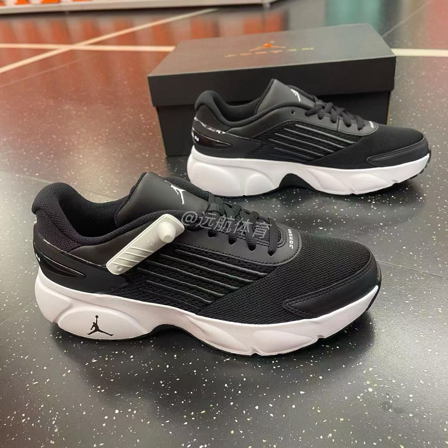 Nike/耐克 JORDAN 男女透气低耐磨训练帮篮球鞋休闲运动鞋IO2091