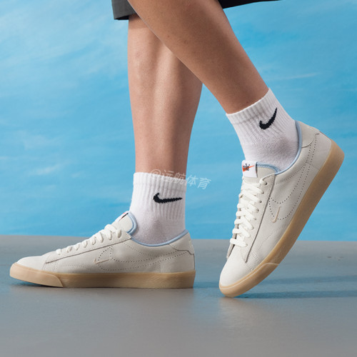 耐克TENNISCLASSIC板鞋IO1551