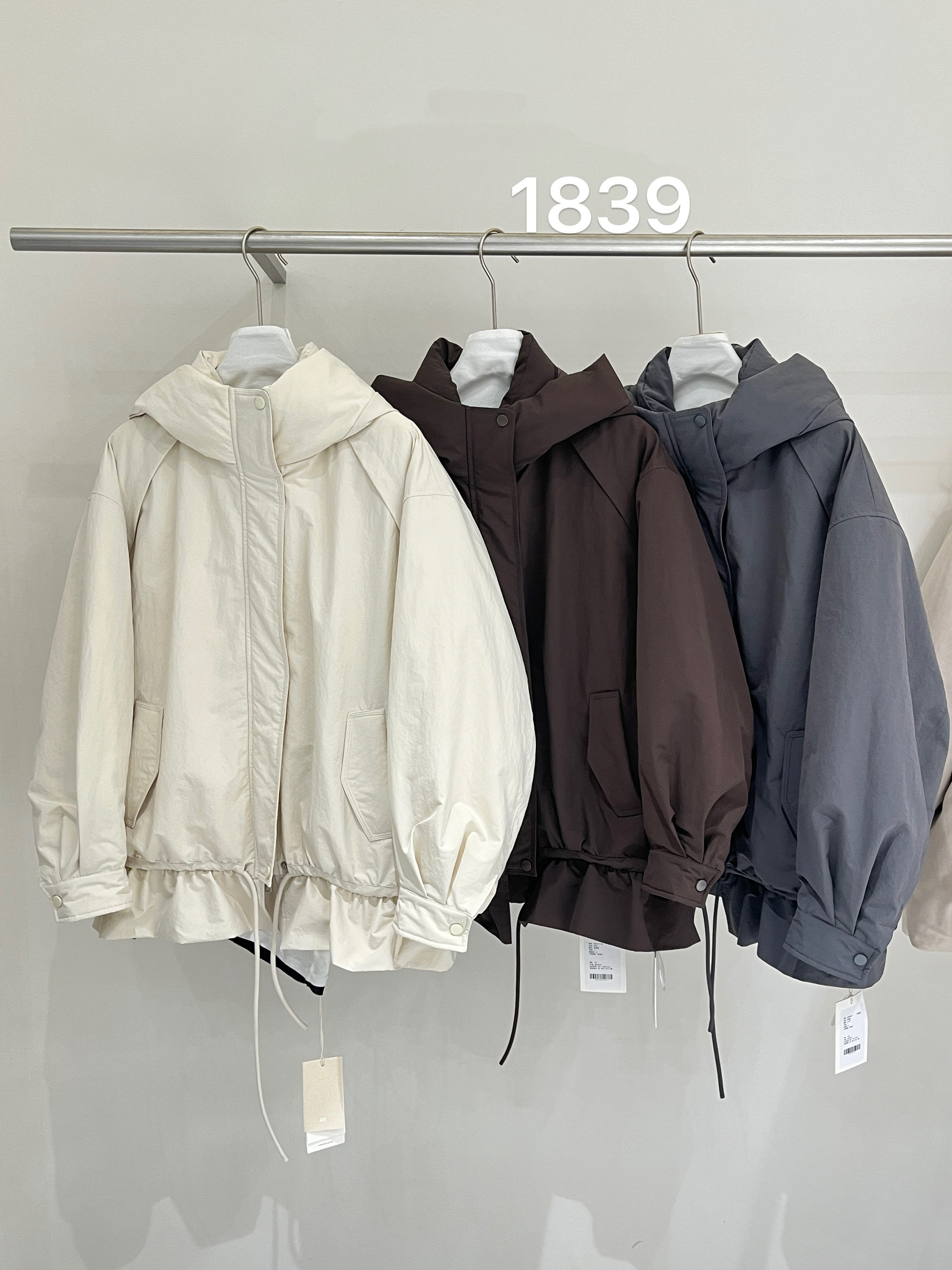 高品设计师 充绒量足90白鸭绒  抽绳花苞下摆 带帽羽绒服外套女
