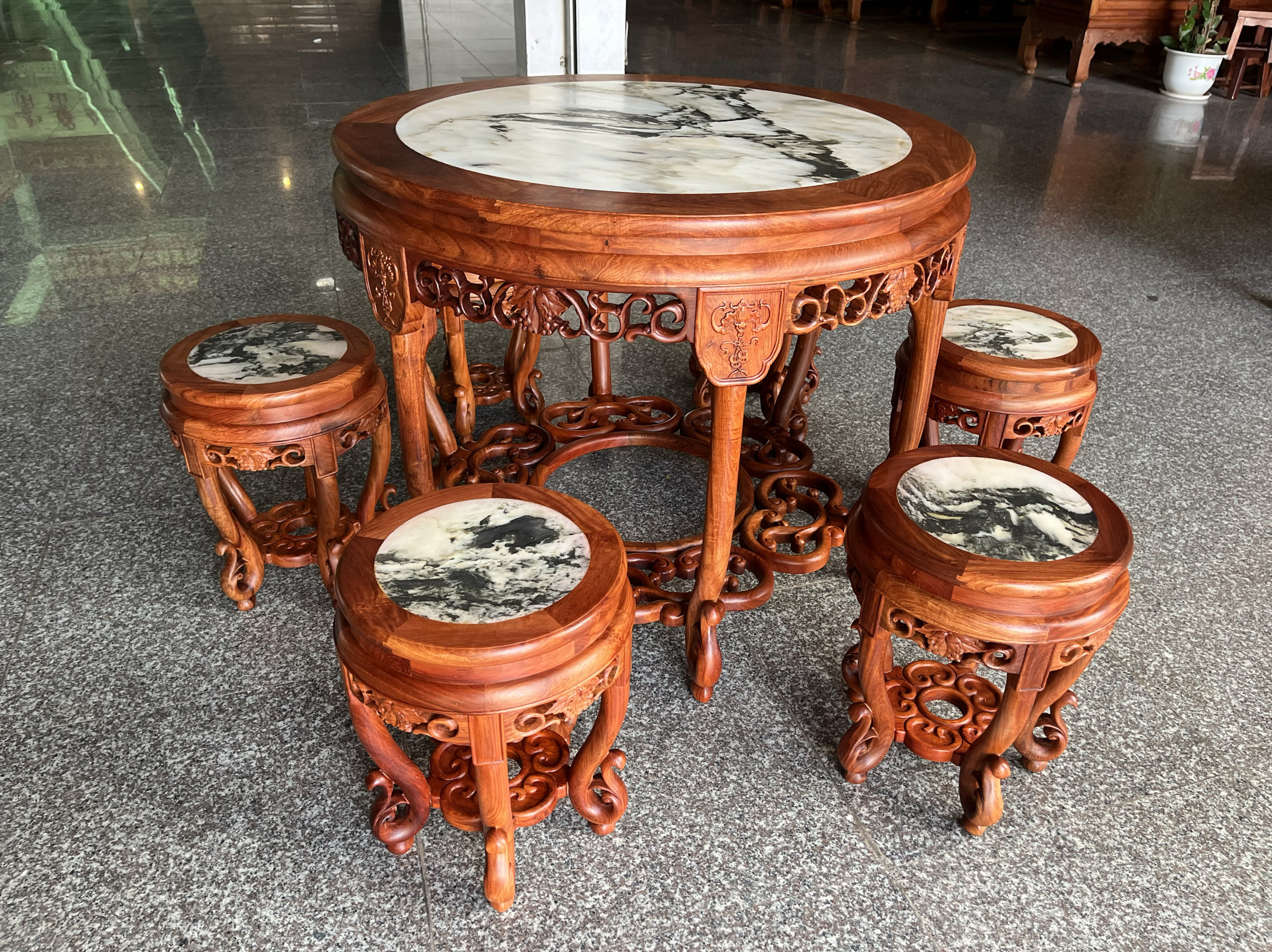 红木家具餐桌缅甸花梨木八仙桌大红木餐桌