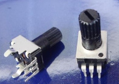 台产RV09电位器 可调阻值10% 立式正负1K2K5K10K20K50K100K500K1M