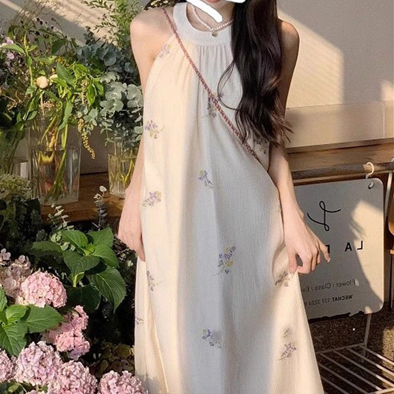 法式无袖挂脖碎花连衣裙