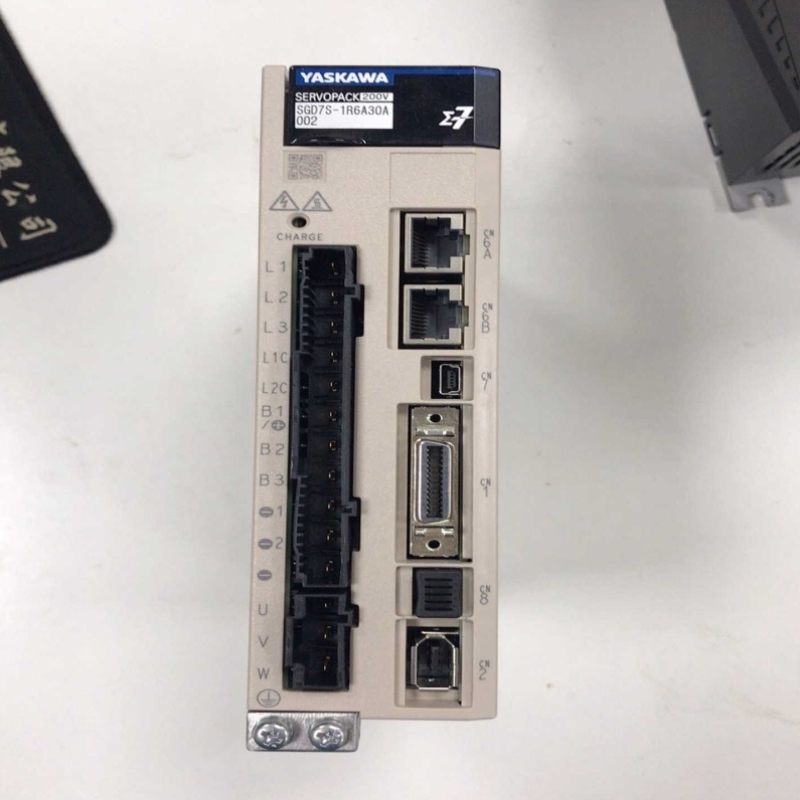 安川伺服驱动器200wSGD7S-1R6A30A002成【侨报商行】