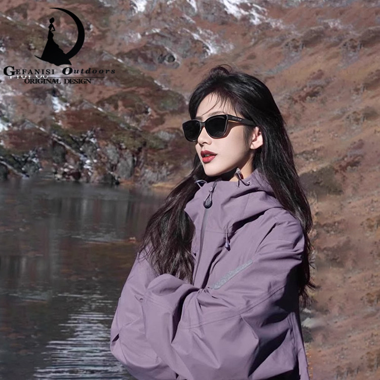 德国户外冲锋衣三合一女2026年秋冬新款防水小个子徒步外套登山服