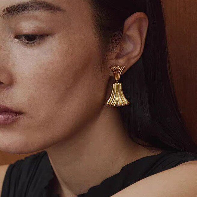 秋冬新款铜合金925银针耳环小众设计18K金曜耳坠轻奢气质款耳饰女