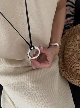 新款O型项链圆环吊坠皮绳毛衣链可调节长度项链高级感气质款吊坠